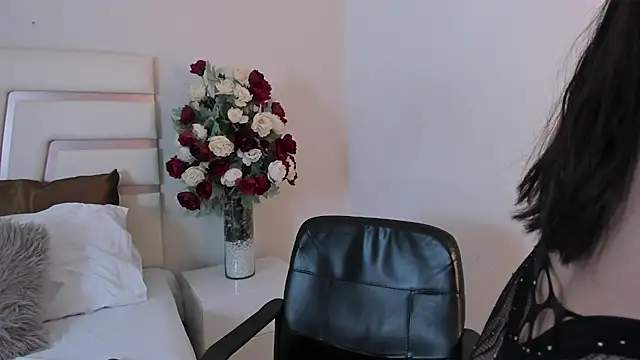 Snapshot of CamilaSofiia chatting on 02.11.25 CamilaSofiia online show from 02.11.25