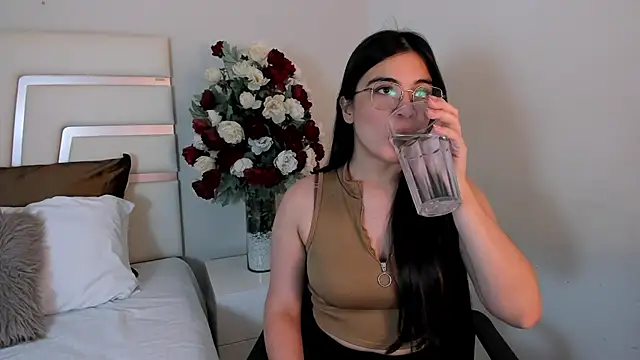 Snapshot of CamilaSofiia chatting on 02.19.25 CamilaSofiia online show from 02.19.25