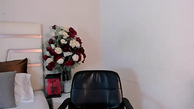 Snapshot of CamilaSofiia chatting on 03.11.25 CamilaSofiia online show from 03.11.25