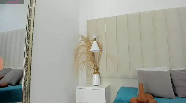 Vicky Walles  online show from 02.08.25