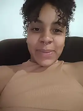 Snapshot of Julia_Pretinha chatting on 12.15.25 Julia Pretinha online show from 12.15.25