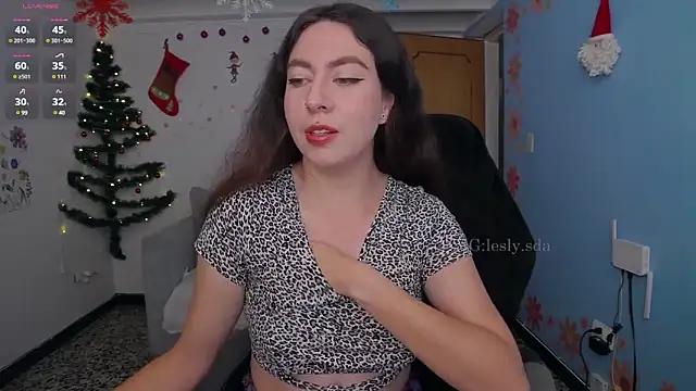 Snapshot of leslyyu chatting on 12.29.24 leslyyu online show from 12.29.24