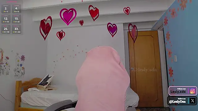 Snapshot of leslyyu chatting on 02.12.25 leslyyu online show from 02.12.25