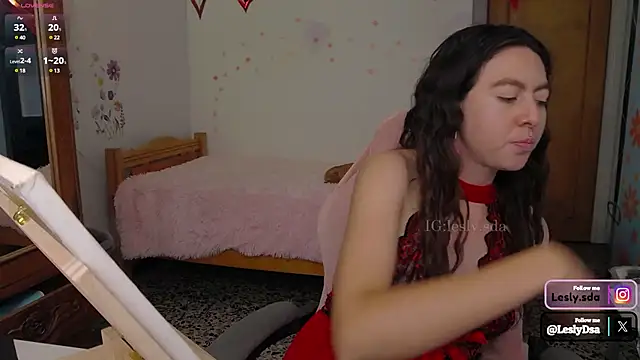 Snapshot of leslyyu chatting on 02.17.25 leslyyu online show from 02.17.25