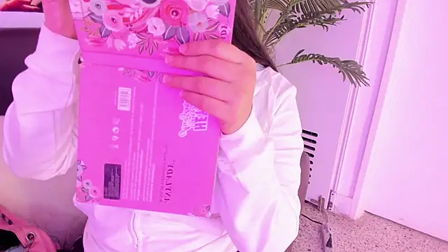 Miia Thompsonn online show from 12.27.24