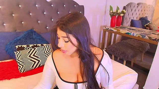 Miia Thompsonn online show from 12.19.25