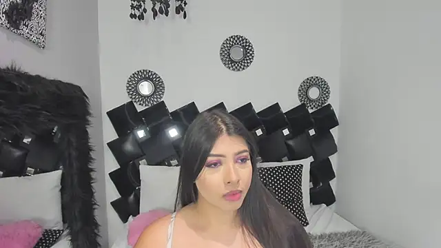 Miia Thompsonn online show from 04.28.26