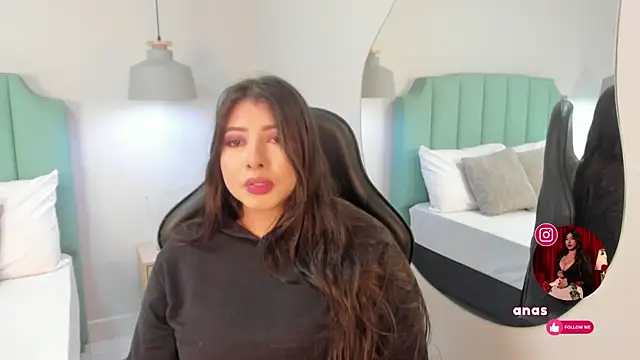 Miia Thompsonn online show from 08.07.26