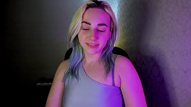 Snapshot of coraline_meow chatting on 12.19.24 coraline meow online show from 12.19.24