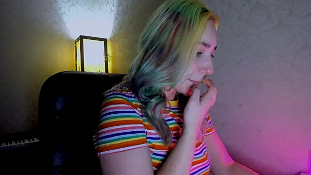 Snapshot of coraline_meow chatting on 01.29.25 coraline meow online show from 01.29.25