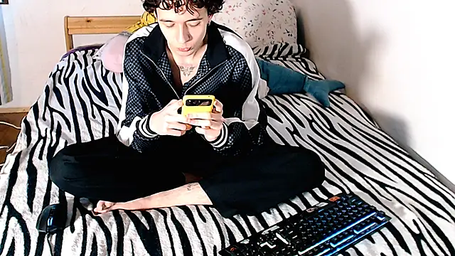 Snapshot of Kriae chatting on 11.14.25 Kriae online show from 11.14.25