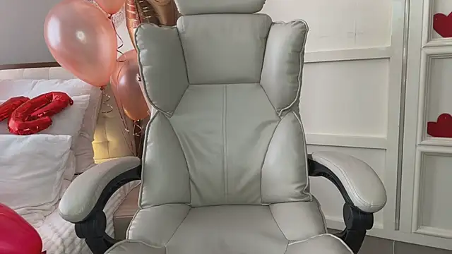 Snapshot of UrLillShy chatting on 02.15.25 UrLillShy online show from 02.15.25