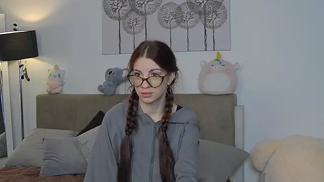 Snapshot of CassKiera chatting on 10.17.25 CassKiera online show from 10.17.25