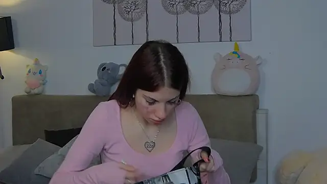 Snapshot of CassKiera chatting on 10.19.25 CassKiera online show from 10.19.25