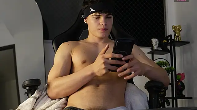 Max cortes1 online show from 10.27.25