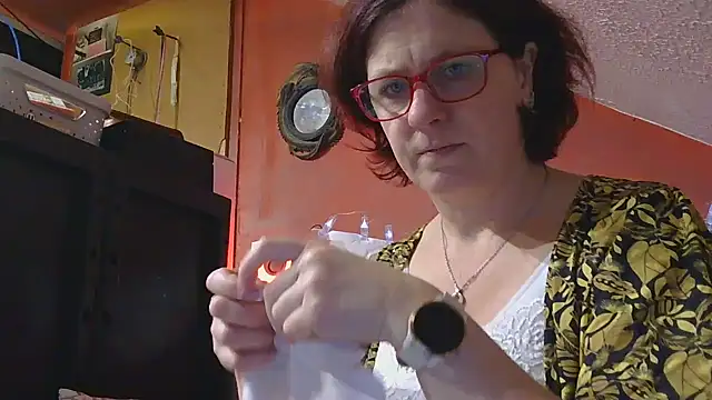 Snapshot of lanax chatting on 11.24.25 lanax online show from 11.24.25