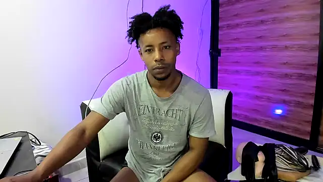 Snapshot of AlejoKhalifa_ chatting on 03.04.25 AlejoKhalifa online show from 03.04.25