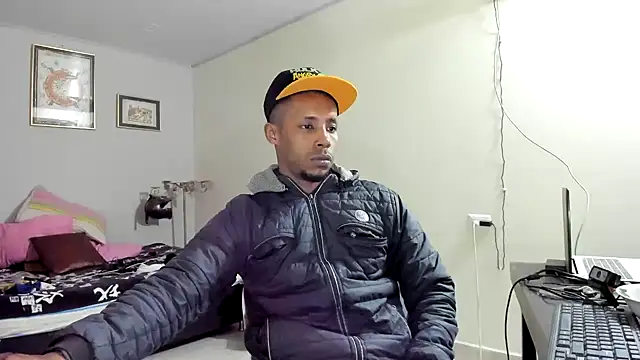 Snapshot of AlejoKhalifa_ chatting on 03.08.25 AlejoKhalifa online show from 03.08.25