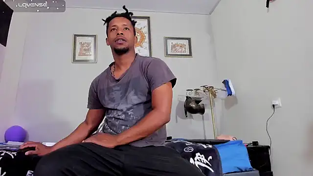 AlejoKhalifa  online show from 11.04.25