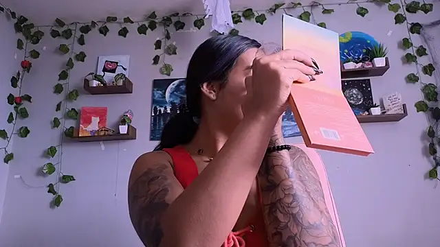 macey elliot  online show from 12.03.25