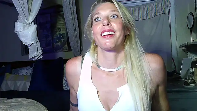 Snapshot of Glamazonx chatting on 07.22.26 Glamazonx online show from 07.22.26
