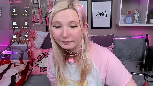 Snapshot of MeowkaKitty chatting on 02.11.25 MeowkaKitty online show from 02.11.25