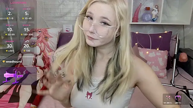 Snapshot of MeowkaKitty chatting on 10.07.25 MeowkaKitty online show from 10.07.25