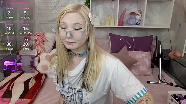 Snapshot of MeowkaKitty chatting on 10.15.25 MeowkaKitty online show from 10.15.25