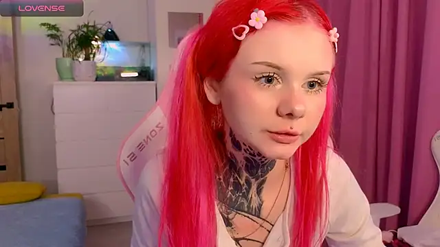 Britney Lynch online show from 11.14.25