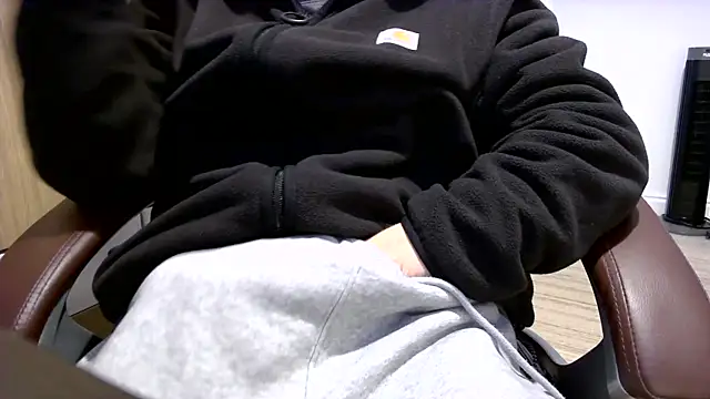 Snapshot of alwayshornyuk chatting on 02.13.26 alwayshornyuk online show from 02.13.26