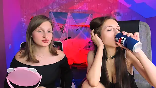 EllaHorton online show from 10.26.25