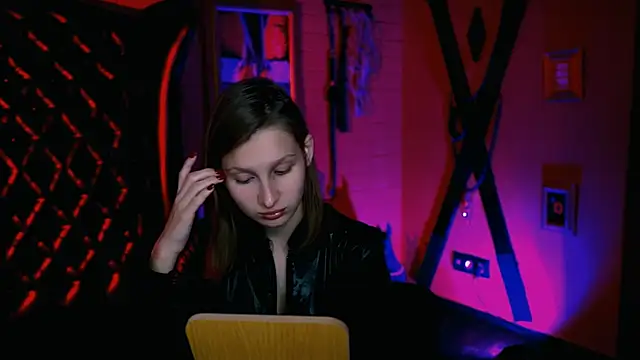 EllaHorton online show from 10.27.25