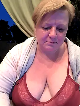 Snapshot of jusichka chatting on 06.26.26 jusichka online show from 06.26.26