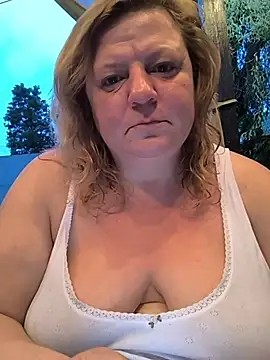 Snapshot of jusichka chatting on 07.19.26 jusichka online show from 07.19.26
