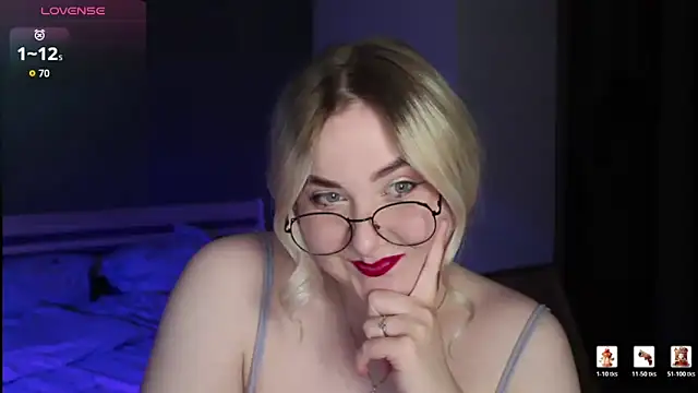 Snapshot of sensual_girrrl chatting on 04.21.26 sensual girrrl online show from 04.21.26