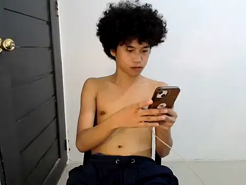 Asiantwink21 online show from 04.12.26