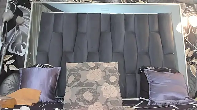 hot milkbitch online show from 02.07.25