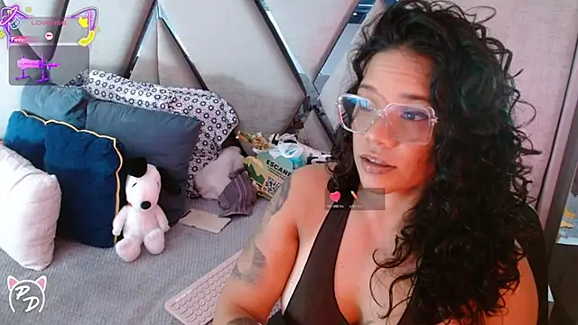 Snapshot of paula_daniela1 chatting on 05.18.26 paula daniela1 online show from 05.18.26