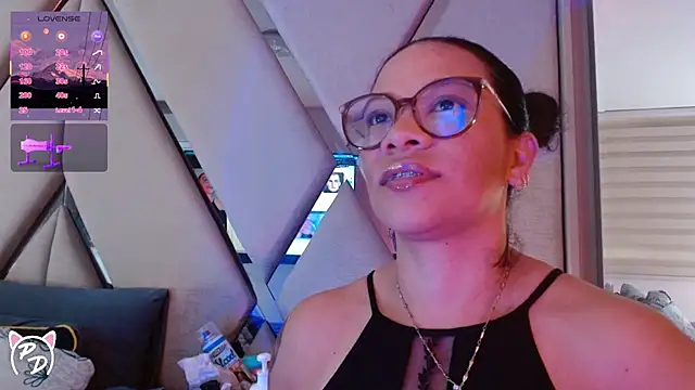 Snapshot of paula_daniela1 chatting on 06.27.26 paula daniela1 online show from 06.27.26