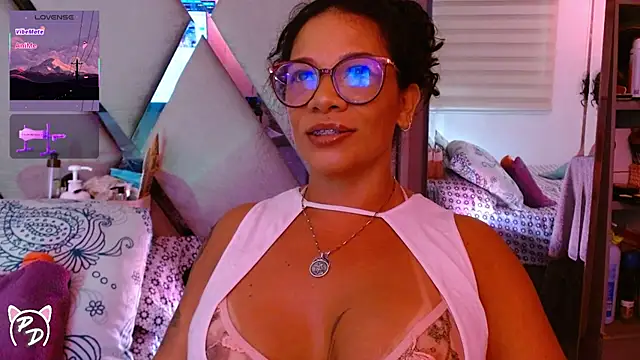 Snapshot of paula_daniela1 chatting on 07.19.26 paula daniela1 online show from 07.19.26