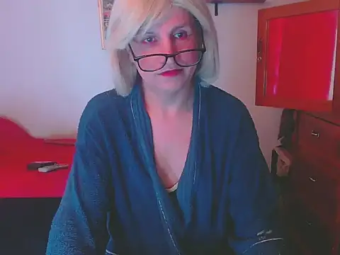 LorenJade online show from 12.17.25