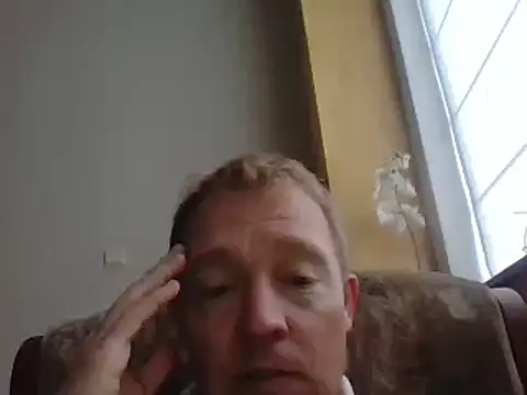 Snapshot of bertolini chatting on 12.14.24 bertolini online show from 12.14.24