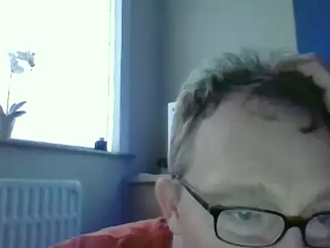 Snapshot of bertolini chatting on 12.21.24 bertolini online show from 12.21.24