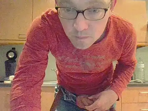 Snapshot of bertolini chatting on 12.21.24 bertolini online show from 12.21.24