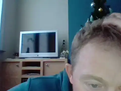 Snapshot of bertolini chatting on 12.22.24 bertolini online show from 12.22.24