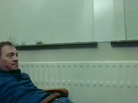 Snapshot of bertolini chatting on 12.22.24 bertolini online show from 12.22.24