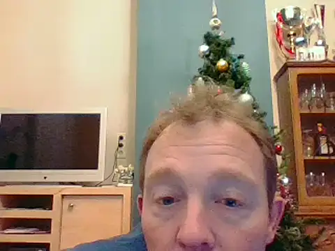 Snapshot of bertolini chatting on 01.01.25 bertolini online show from 01.01.25