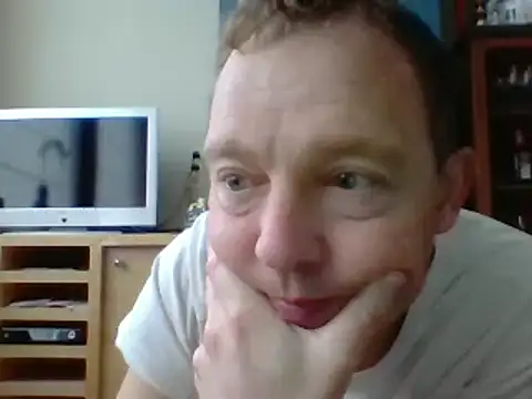 Snapshot of bertolini chatting on 02.28.25 bertolini online show from 02.28.25