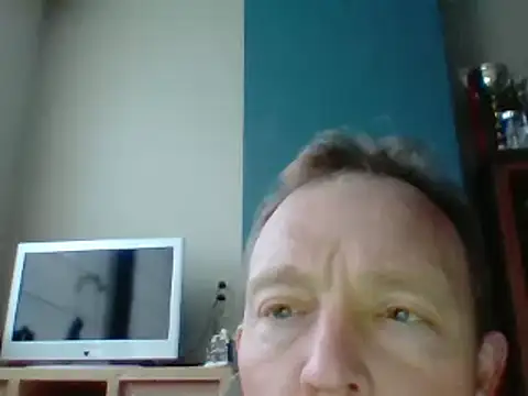 Snapshot of bertolini chatting on 03.17.25 bertolini online show from 03.17.25