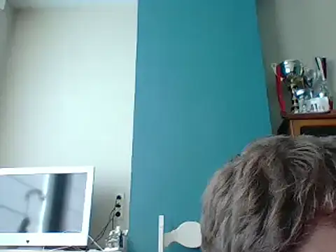 Snapshot of bertolini chatting on 03.20.25 bertolini online show from 03.20.25